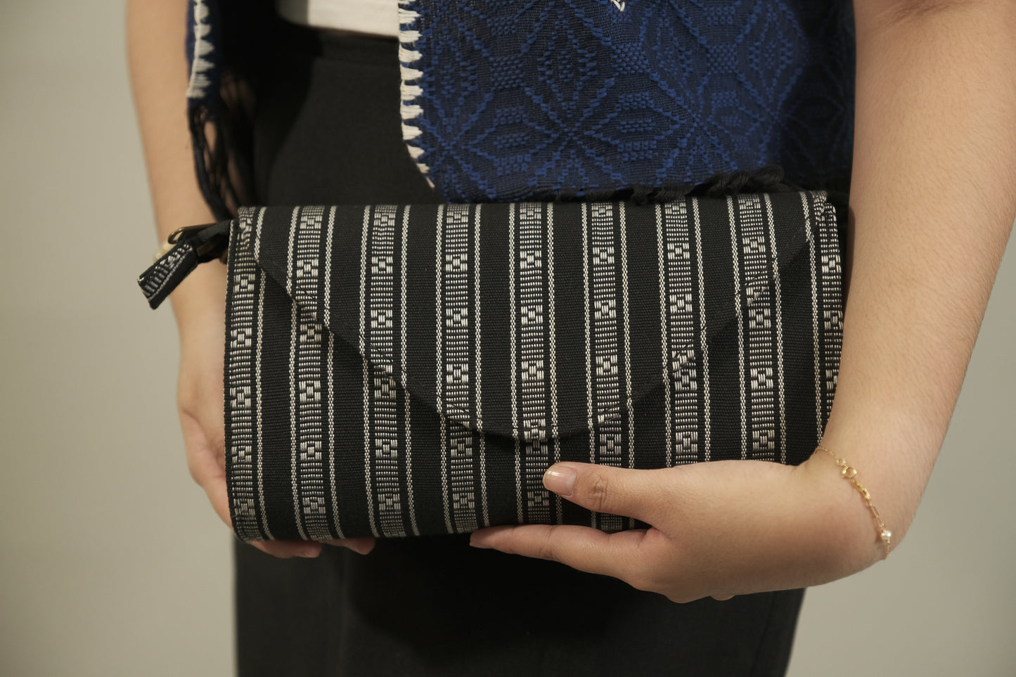 Lagi-Lagi Kalinga Sling bag