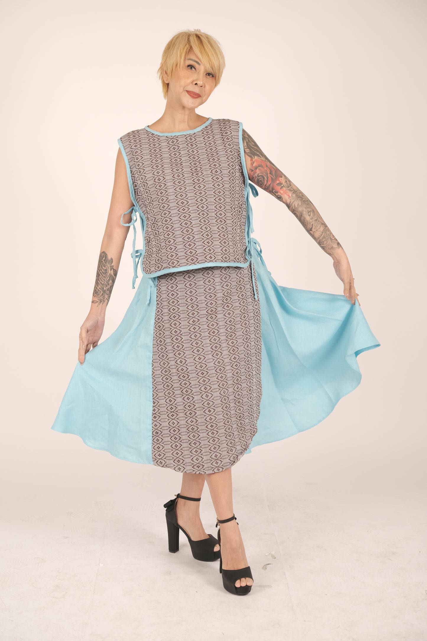 Sinan-Init Bib Vest in Inabel and Linen